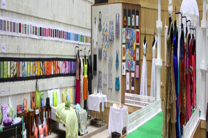 https://cache.careers360.mobi/media/colleges/social-media/media-gallery/1601/2020/10/21/Fashion accessories room of State University of Performing and Visual Arts Rohtak_Others.jpg